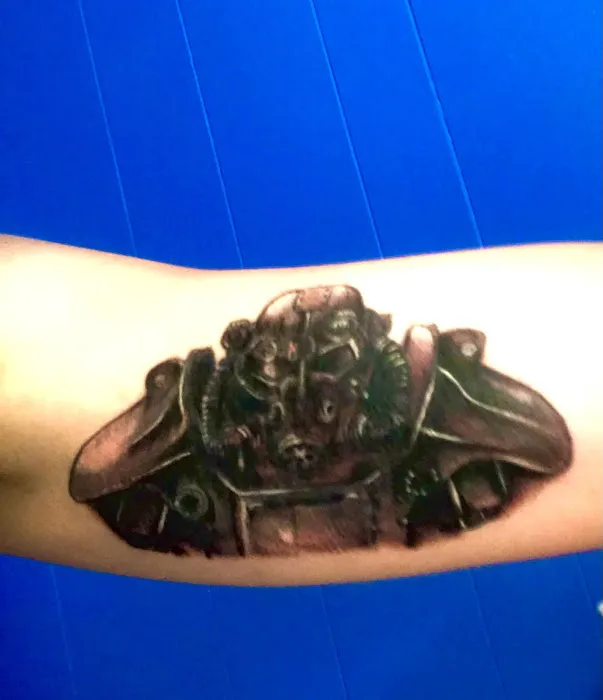 Agaru Tattoo & Body Piercing 8