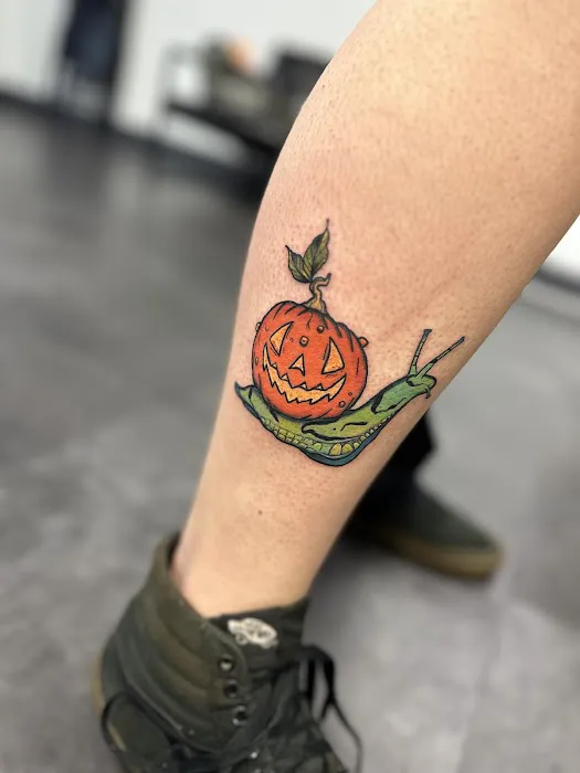Ultima Tattoo and Piercing 6