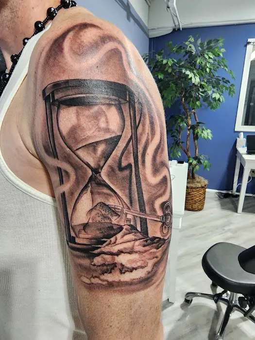 Dusk Till Dawn Tattoo, Piercing & Art Gallery 1