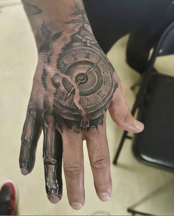 K & M Tattoo Studio 5