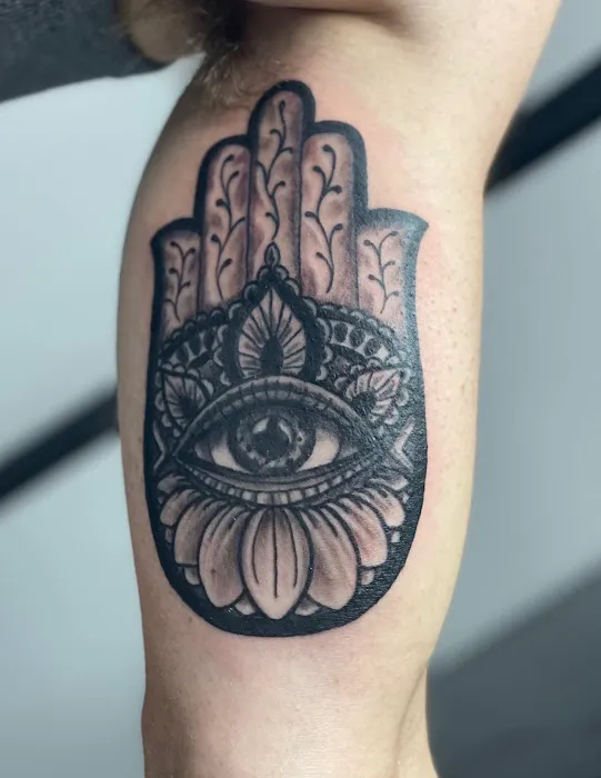 K & M Tattoo Studio 9