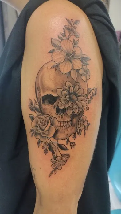 Cursed World tattoo and body piercing 5