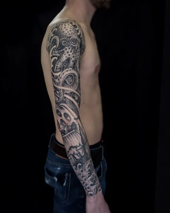 Last Light Tattoo Studio 6