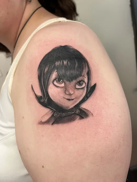 Lucky's Tattoo and Piercing 6