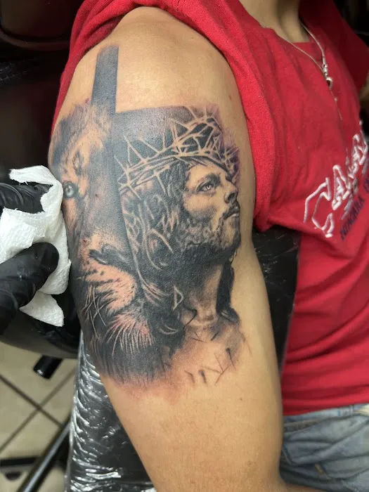 Mirror Cuts Barbershop & Tattoo Shop 2