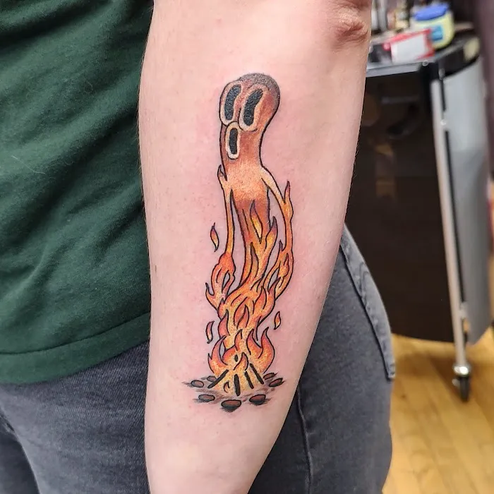 Grave Light Tattoo and Art Studio 4