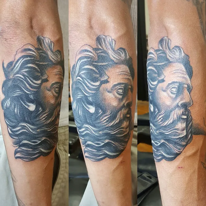 Beautiful Sin Tattoos & Body Piercings 4
