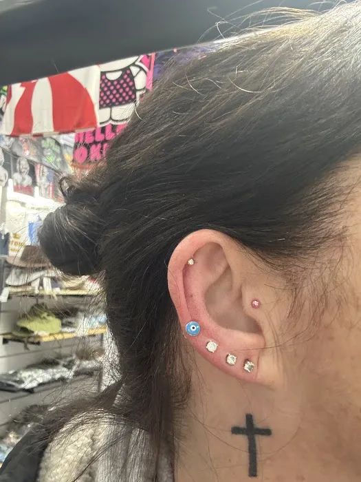 ONE OF A KIND - Body Piercing 7