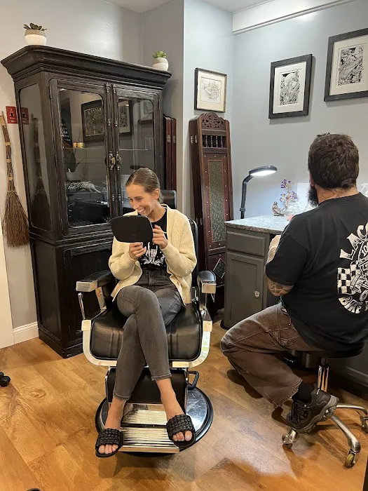 The Darling Grey Tattoo,Gallery & Piercing 2