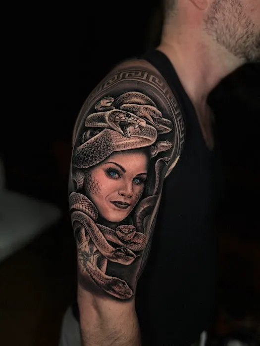 Moura Tattoo Studio 8