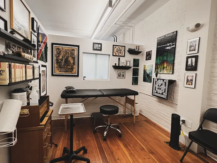 Lucky's Tattoo Studio 2