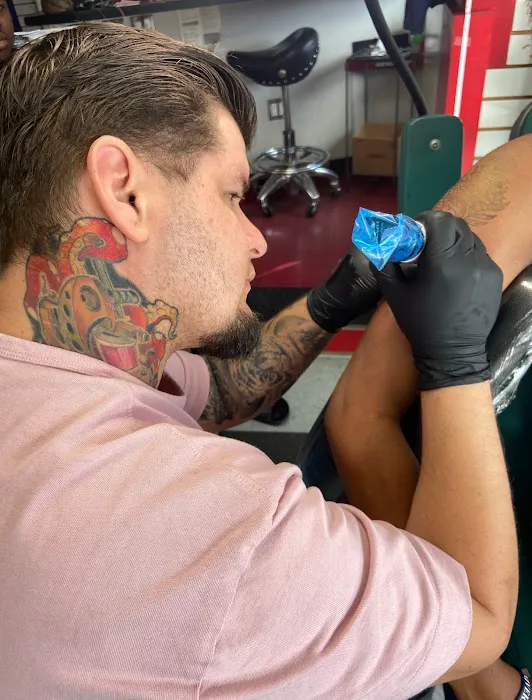 Suicida Ink Tattoo shop 3
