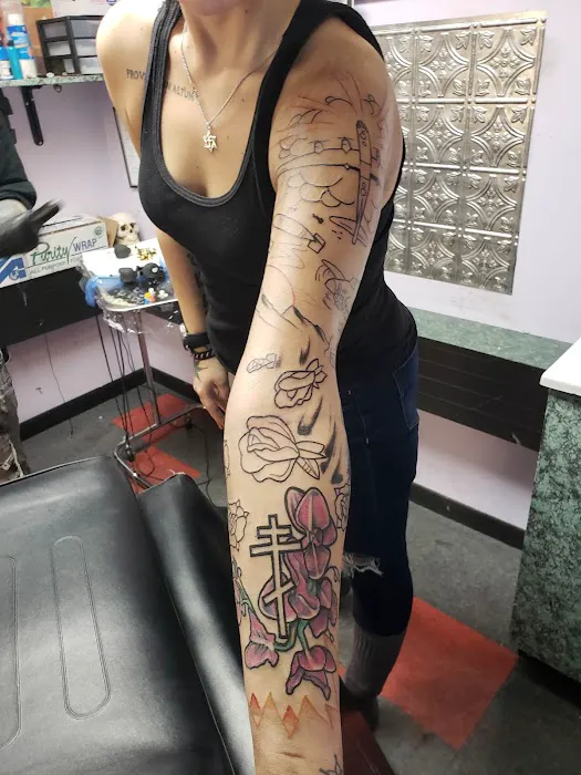 Express Yourself Tattoos & Body Piercing 9