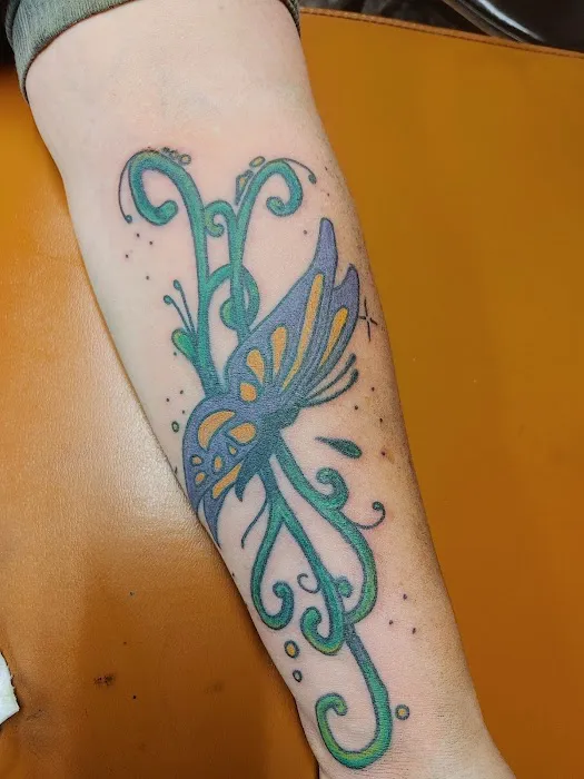 Phat Joe's Drop of Ink Tattoos and Piercing 5
