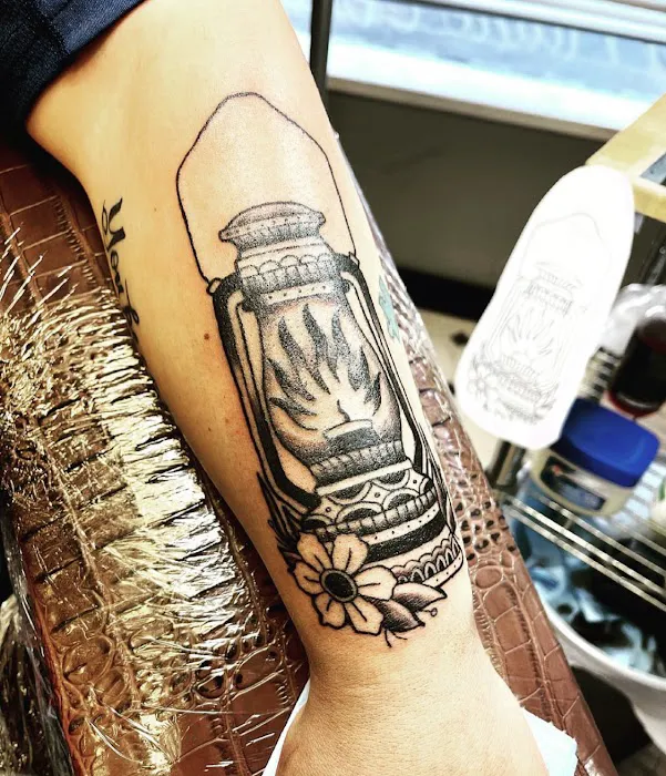 Tiger’s Eye Tattoo Studio 8