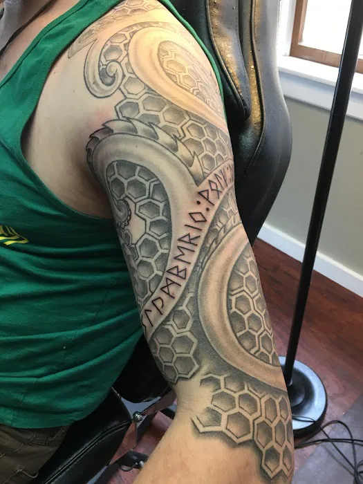 Utopian tattoo and body piercing 6