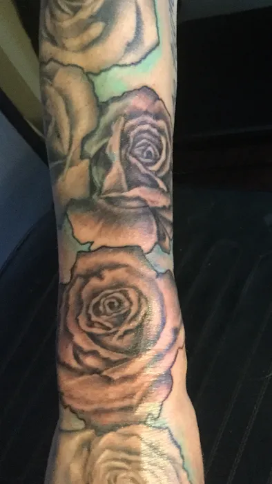 Utopian tattoo and body piercing 9