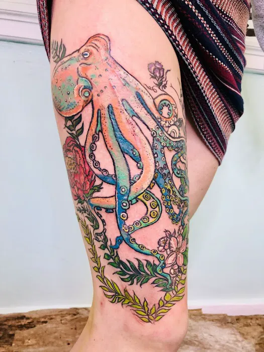 The Eye of Henna & 13 Moons Tattoo Studio 4