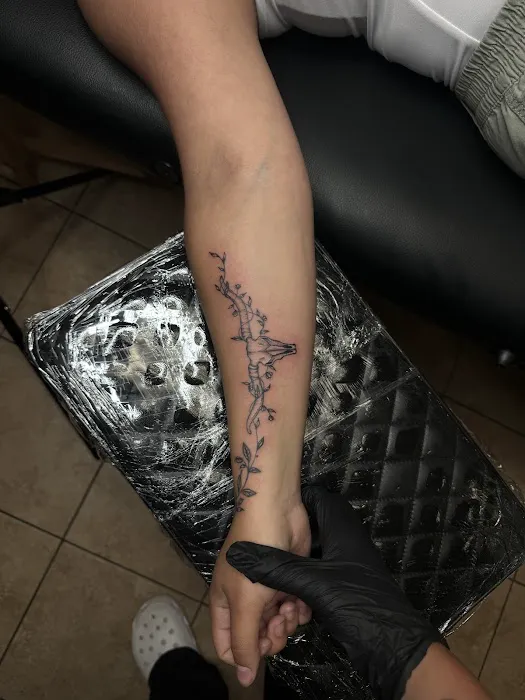 Fine Line Tattoo Studio 0