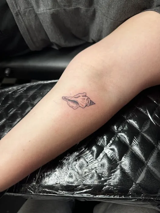 Fine Line Tattoo Studio 3