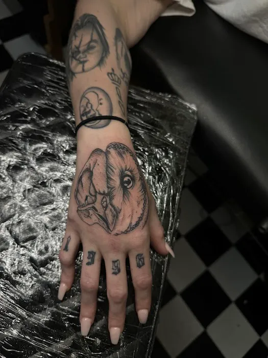 Fine Line Tattoo Studio 8