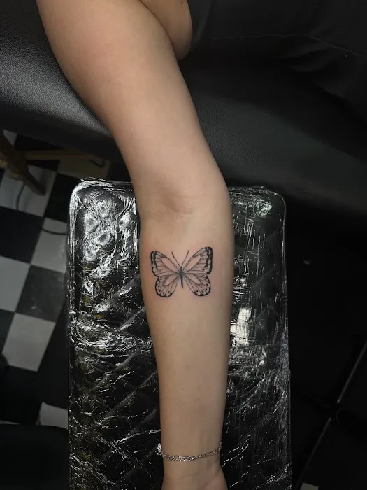 Fine Line Tattoo Studio 6