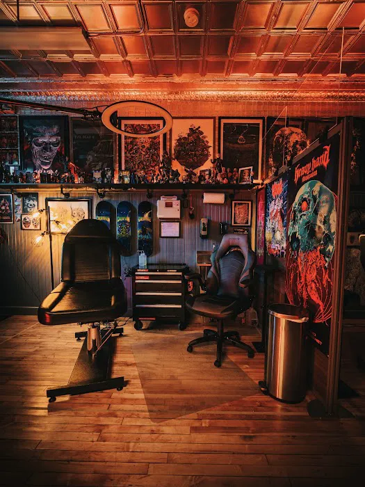 Tomb Gallery & Tattoo 3