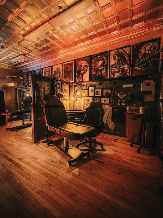 Tomb Gallery & Tattoo 7