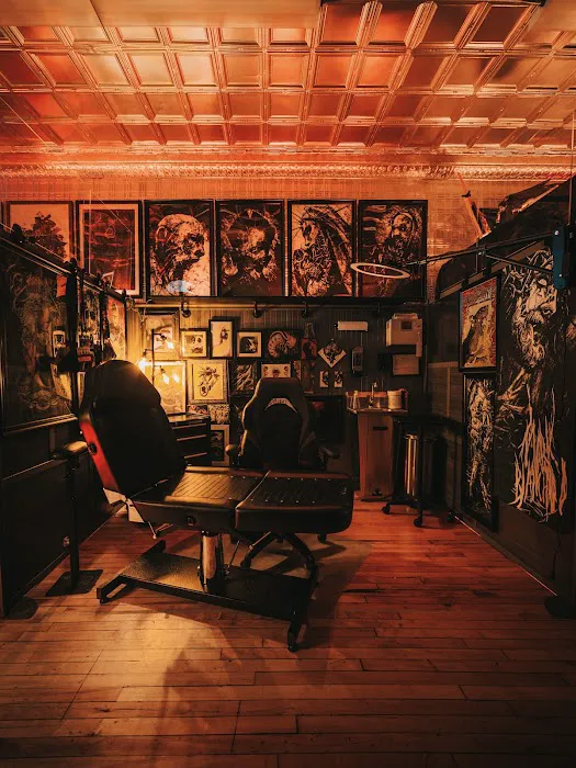 Tomb Gallery & Tattoo 4