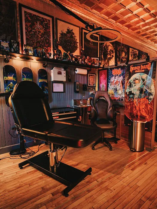 Tomb Gallery & Tattoo 9