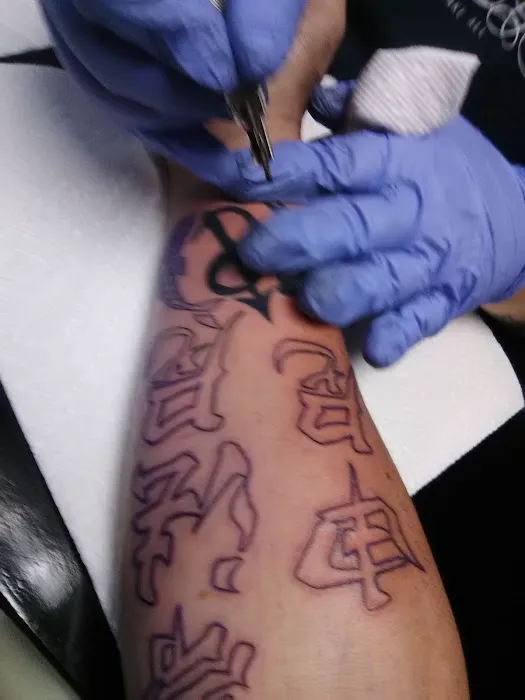 DC Tattoos & Art Studio 8