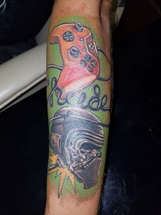 DC Tattoos & Art Studio 4