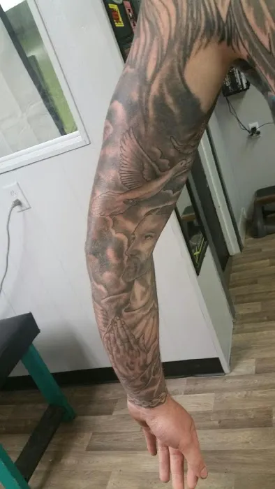 Skin Image Tattoo Studio 6