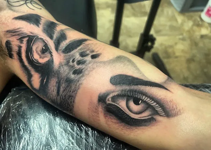Kas Custom Ink & Co 3