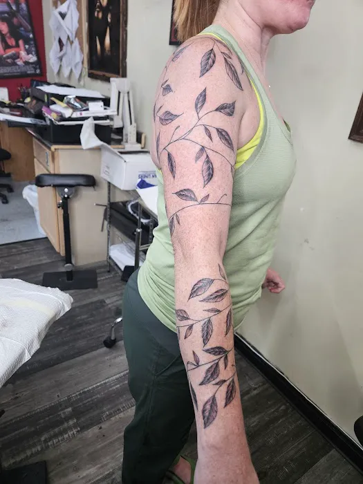 Off The Beaten Path Tattoo´S And Curiosites 0