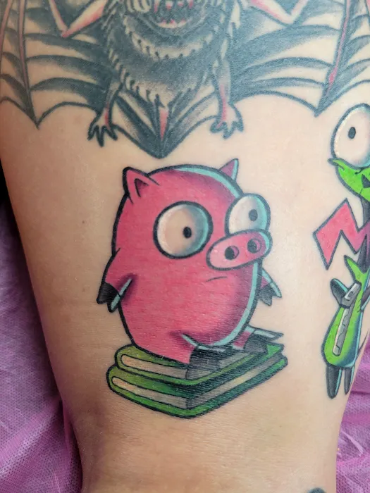 Neon Touch Tattoo Studio 8