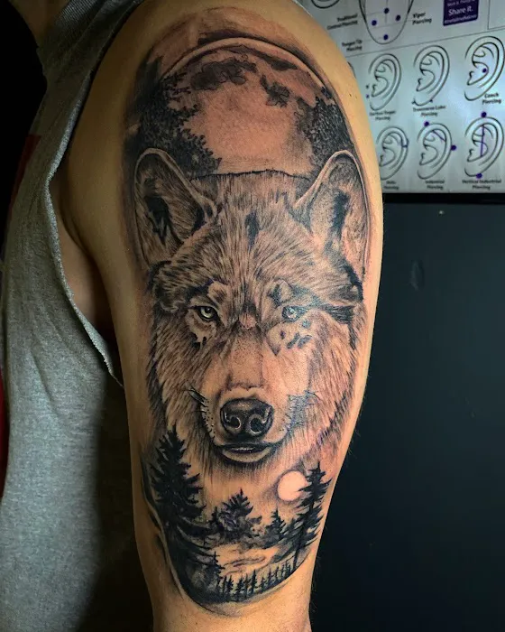 Alibi Tattoo & Piercing 8
