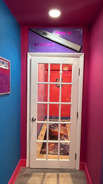 Tat’s Quick ‘N Slick Piercing Parlour 7