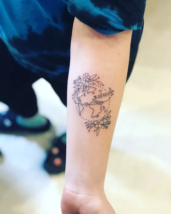 Keepsake Custom Tattoo & Body Piercing 2