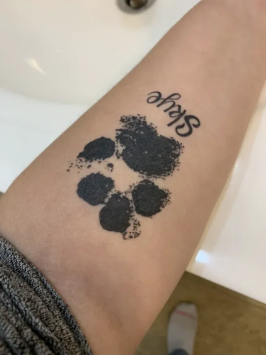 Keepsake Custom Tattoo & Body Piercing 5