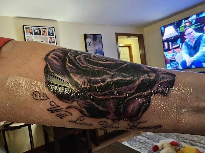 Keepsake Custom Tattoo & Body Piercing 4
