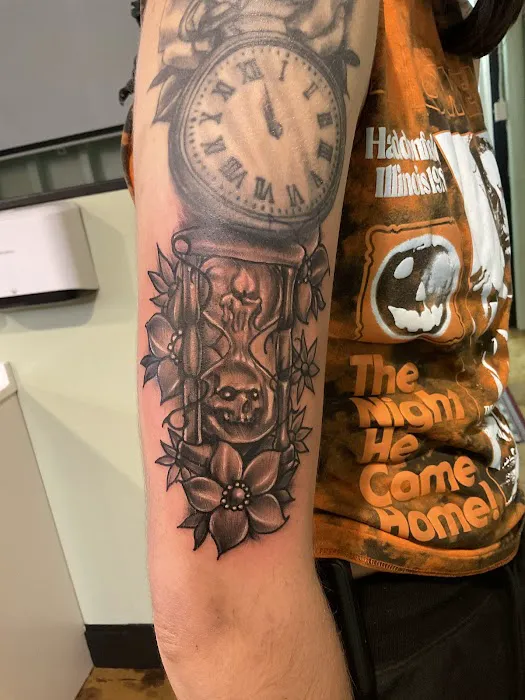 The Emerald Rose Tattoo and Fine Arts 6