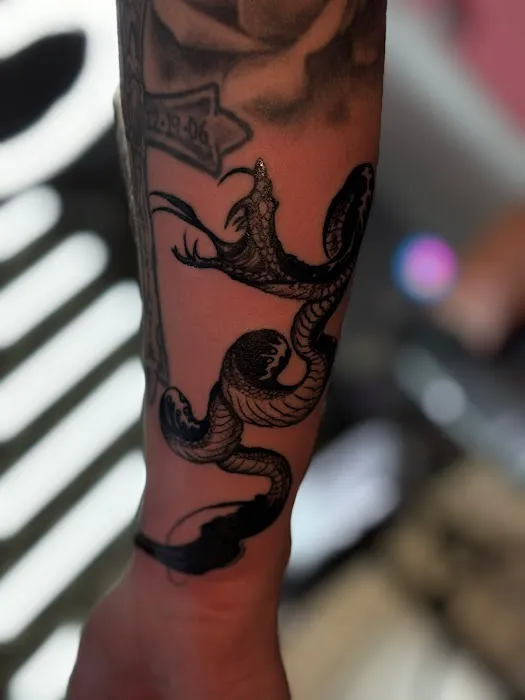 Dark Side Ink Tattoo Studio 0