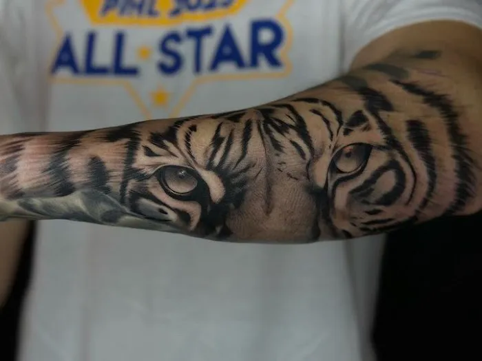 VI Straight Tattoo 3