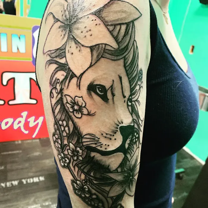 Enchanted Ink Tattoo Parlor 8