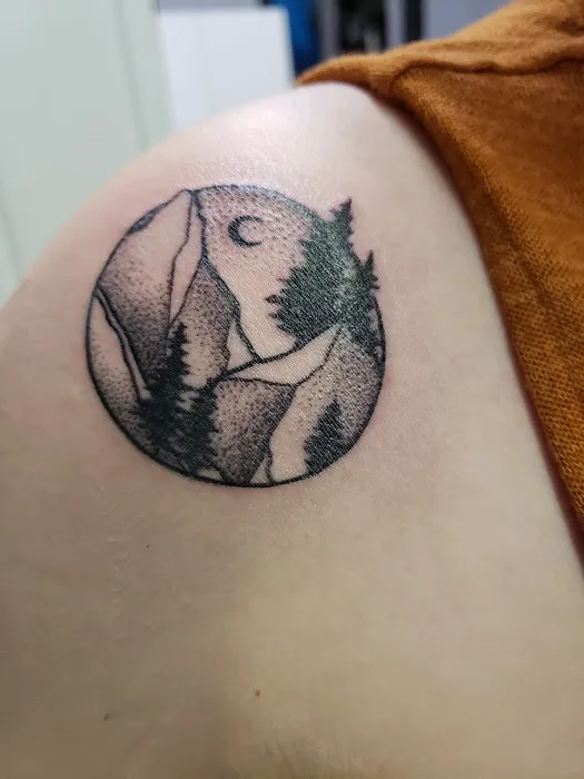 Locke Studios Tattoo and Piercing 5