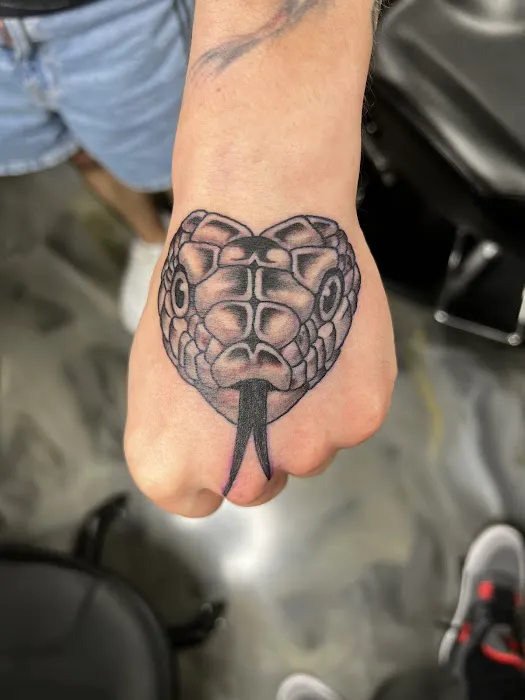 Savage Ink Tattoo Studio 8