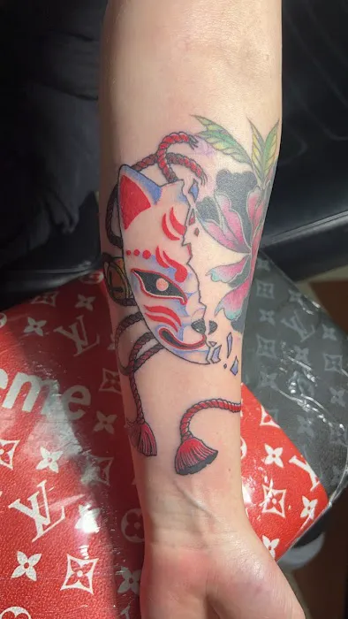 Legacy Ink Tattoo 0