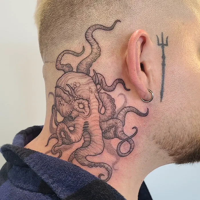Lucky Raven Tattoo Lounge 7