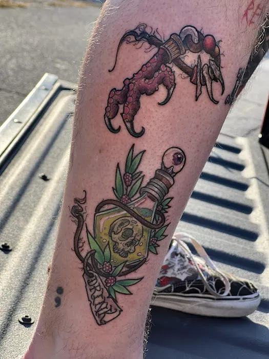 Lucky Raven Tattoo Lounge 8